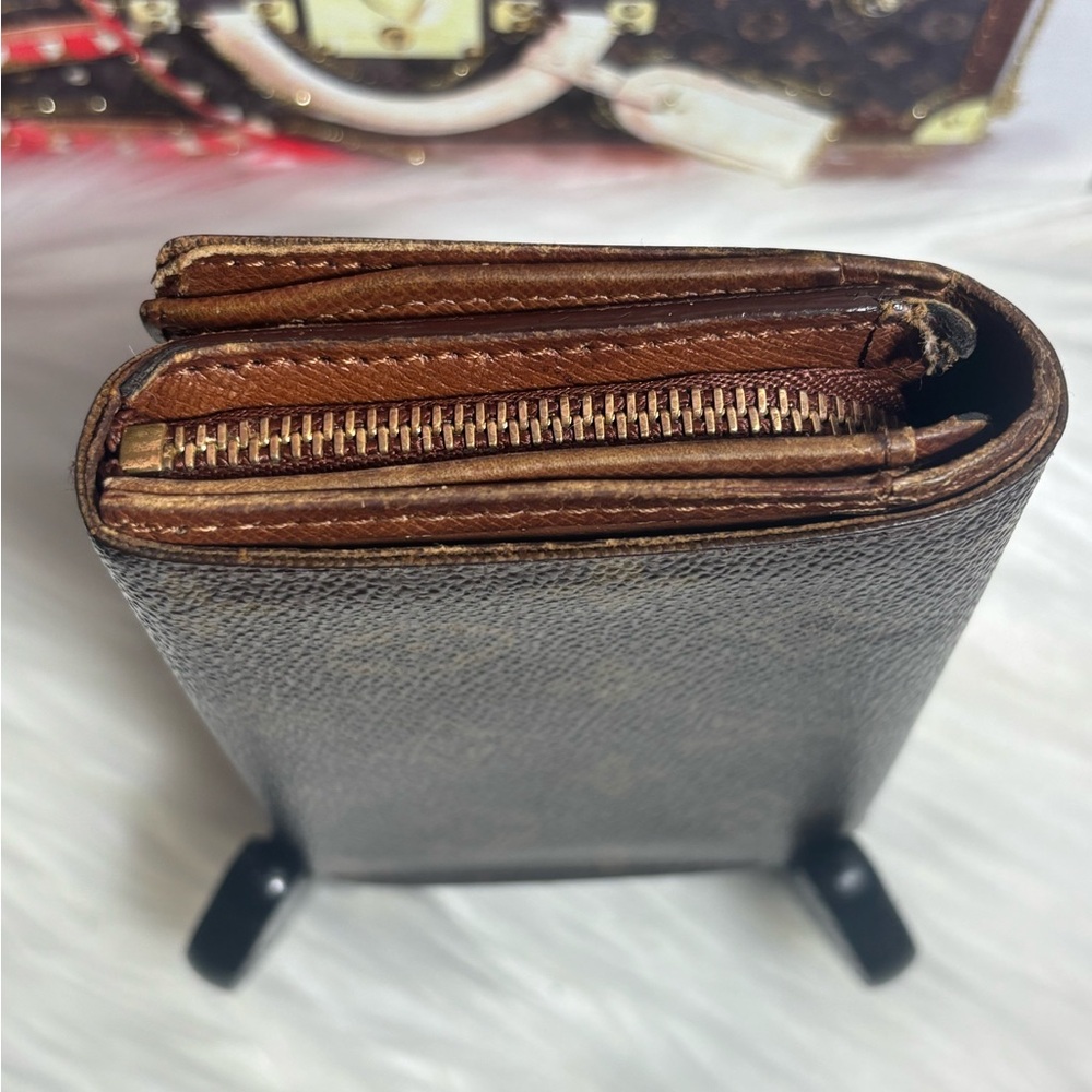 LOUIS VUITTON COMPACT WALLET - Picture 6 of 16